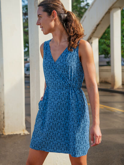 Day 14 of Spring Styling Tips: 3 ways to cinch the waistline of a dres, wrap dresses for women