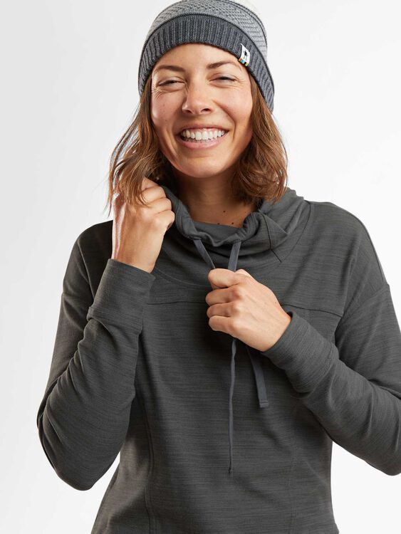 Hey, I'm from Germany and looking for the Carla Hoodie in the colors navy,  grey and mint green (size: small/medium). If you have any of the hoodies or  maybe the Brandy near