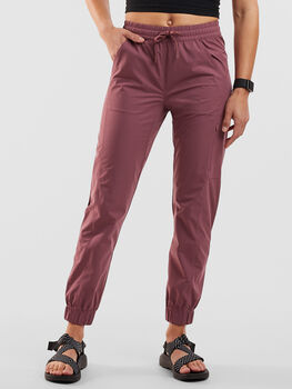Styling Joie Joggers for Spring - The Closet Crush
