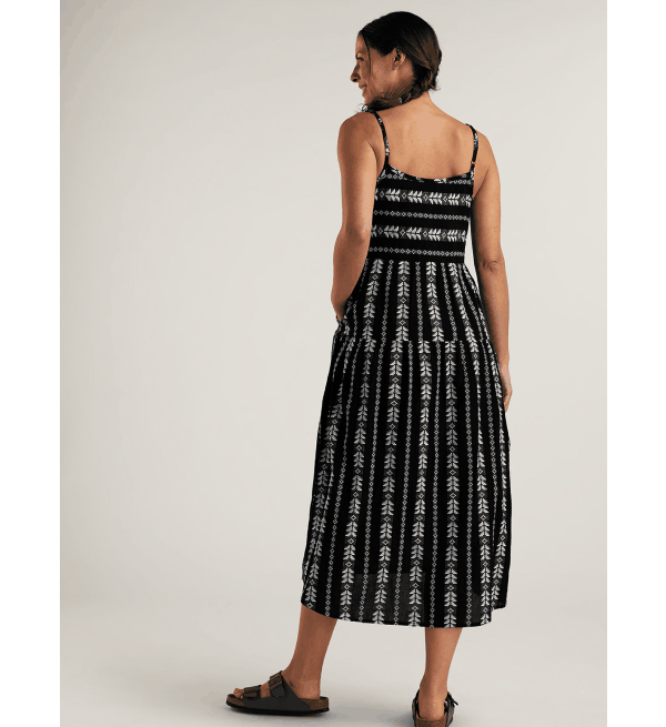 Shop the Jacey Textured Midi Dress >